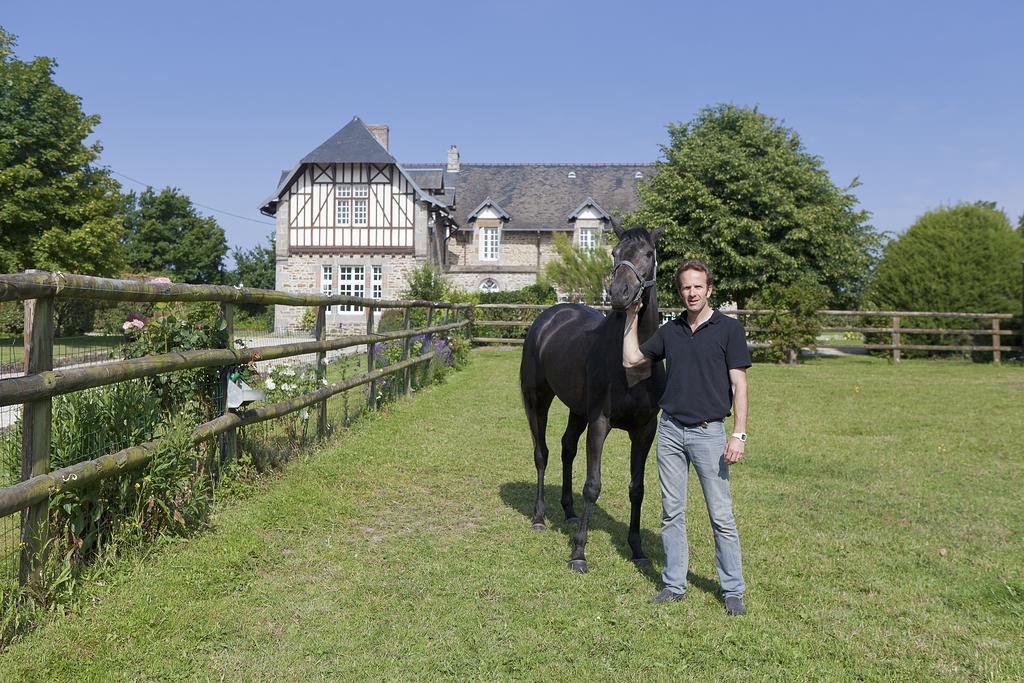 Clerval Maison D'Hotes Et Gites Dragey Exterior foto